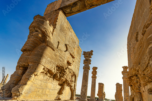 Obraz na płótnie Iran. Persepolis, an ancient capital of the Achaemenid Empire (UNESCO World Heritage site). Gate of All Nations (Gate of Xerxes) - the eastern entrance w salonie