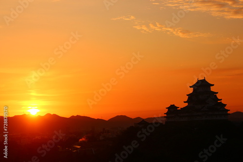 sunrise over a castle of japan - Sonnenaufgang   ber einer japanischen Burg