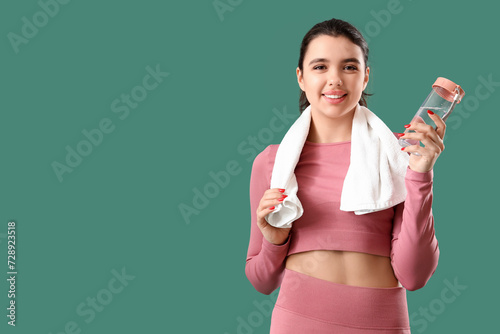 Young woman in sportswear w...