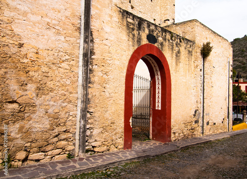 Arco, entrada lateral al templo de la Purísima Concepción en la ciudad de Armadillo de los Infante San Luis Potosí SLP