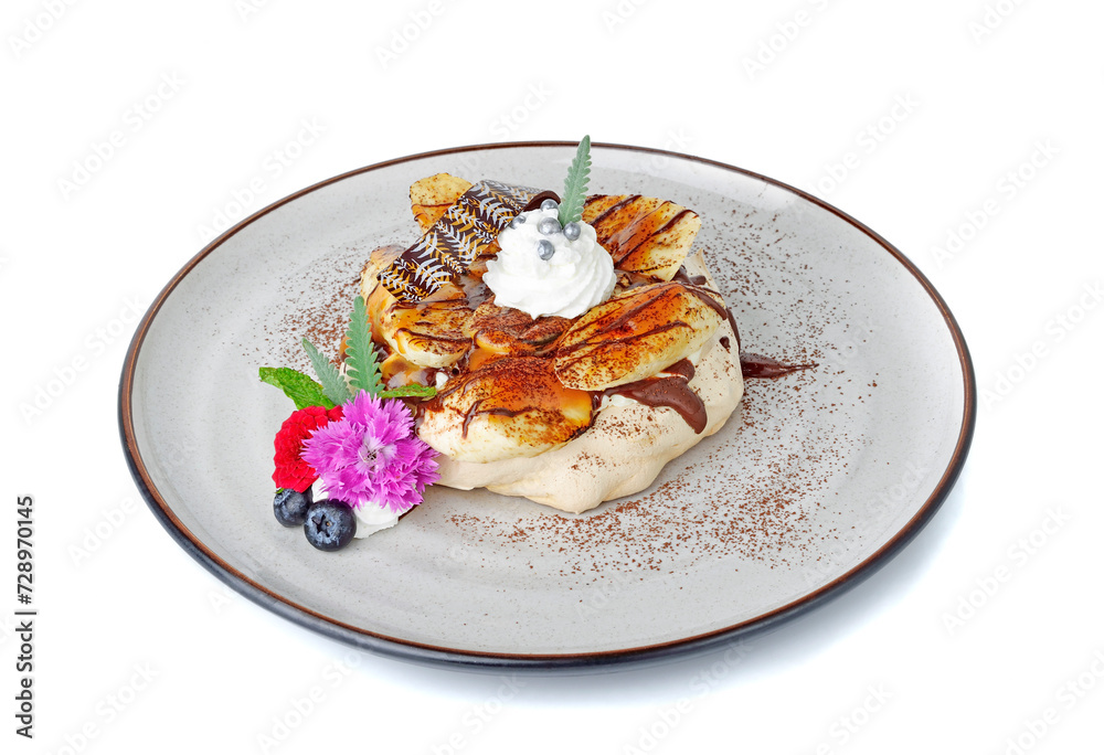 Banoffee pavlova crispy meringue and banana laced in caramel sauce Banoffee pavlova crispy meringue and banana laced in caramel sauce