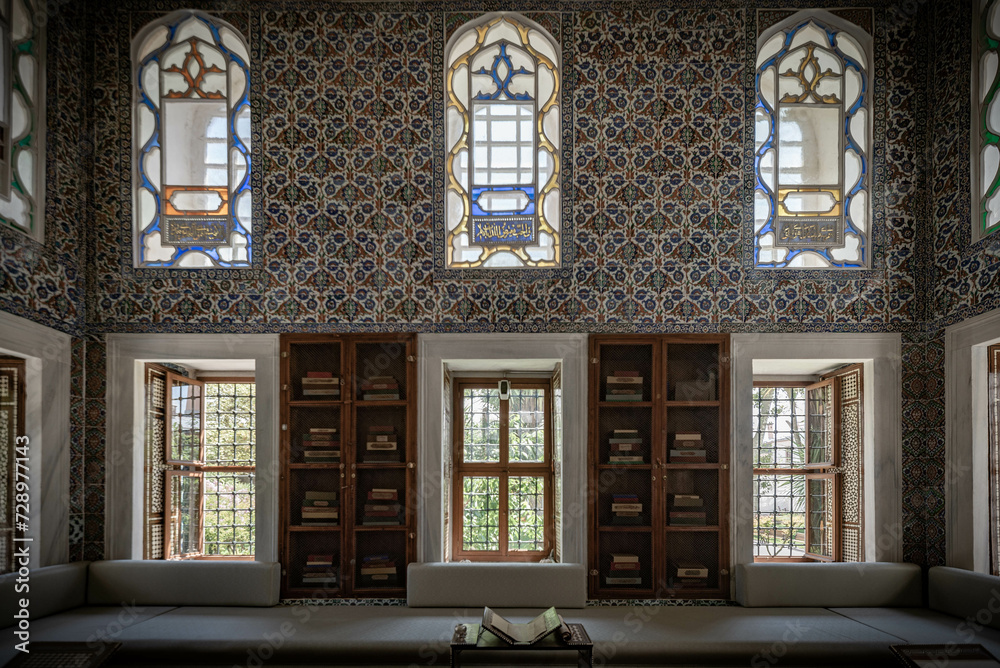 Paisaje típico de la ciudad con antiguas mezquitas en la ciudad árabe arquitectura islámica en estructura urbana religión islámica tradición cultural en la ciudad turca Paisaje típico de la ciudad con antiguas mezquitas en la ciudad árabe arquitectura islámica en estructura urbana religión islámica tradición cultural en la ciudad turca