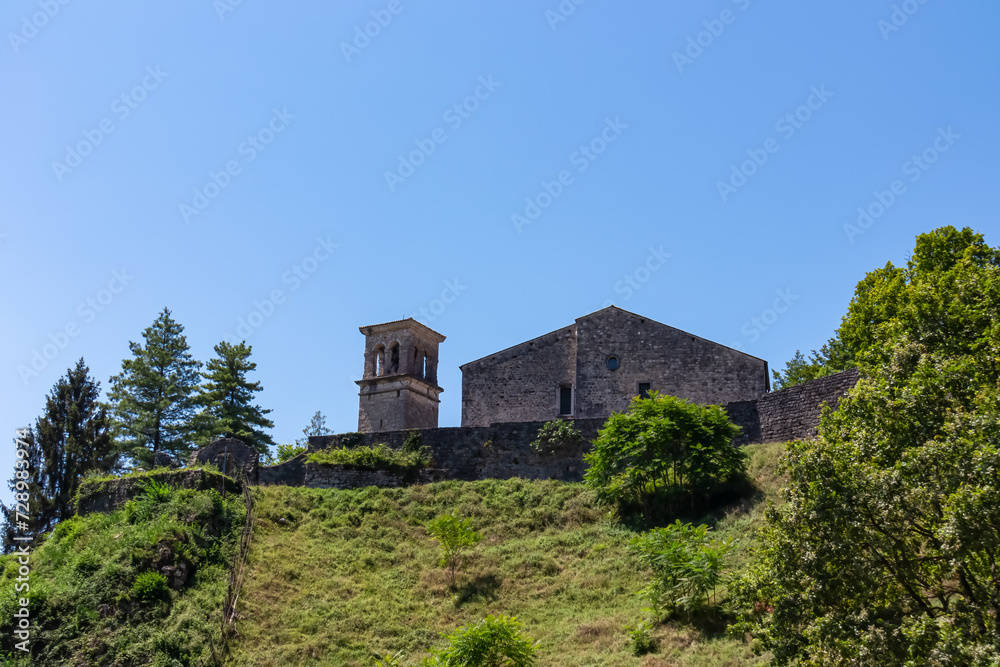 Scenic view of church La chiesa di San Stefano near Castle of Ragogna (Ruvigne) in Valeriano (Pinzano al Tagliamento), Friuli Venezia Giulia, Italy. Catholic landmark on hill with blue sky background Scenic view of church La chiesa di San Stefano near Castle of Ragogna (Ruvigne) in Valeriano (Pinzano al Tagliamento), Friuli Venezia Giulia, Italy. Catholic landmark on hill with blue sky background