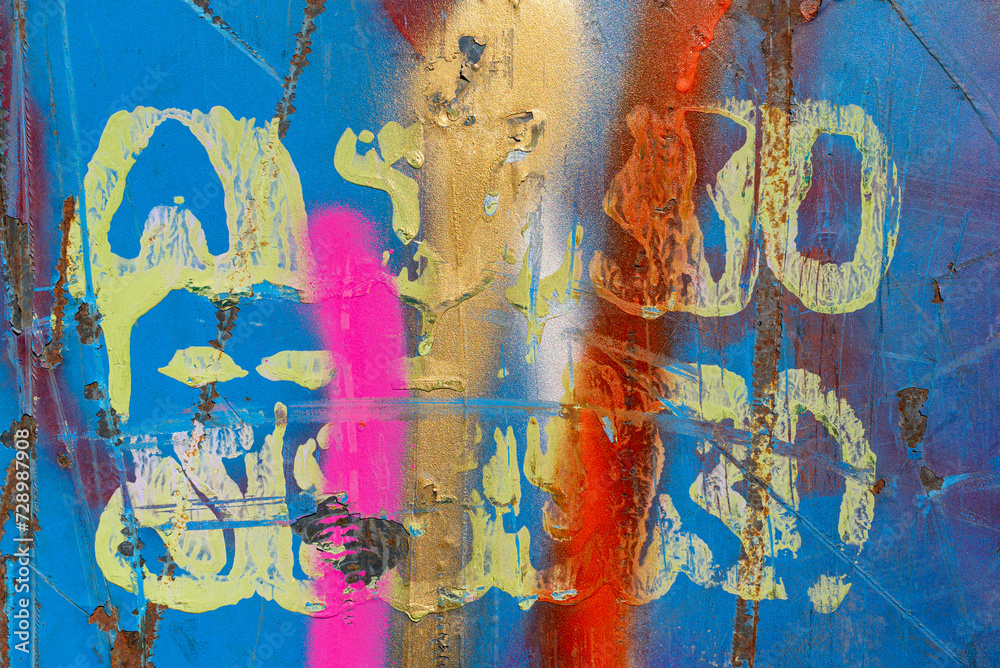 Fototapeta premium graffiti on the rusty wall