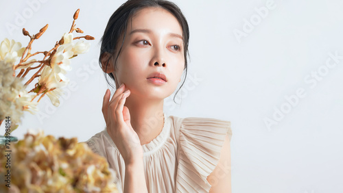 ナチュラルメイクの女性の美容イメージ