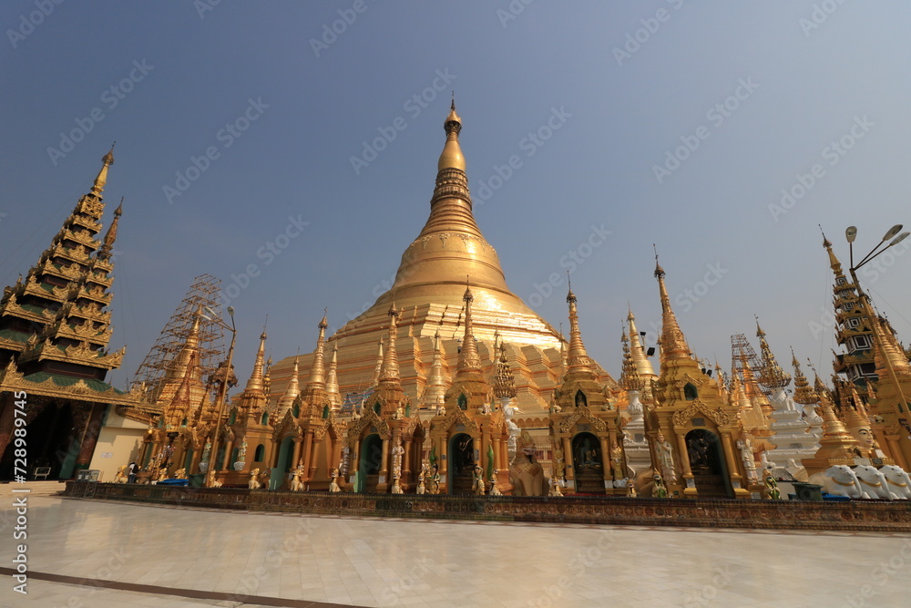 Fototapeta premium シュエダゴンパゴダ ミャンマー ヤンゴン