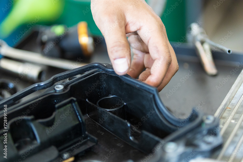 Obraz premium Car repair with a mechanic