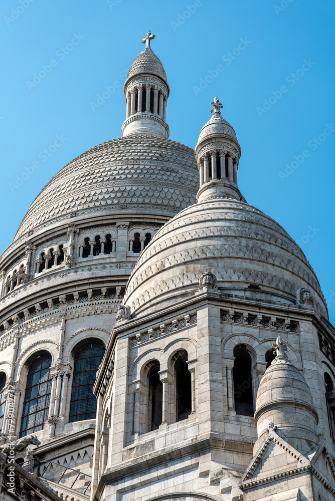 Obraz premium Famous iconic Sacred Heart basilica in Paris
