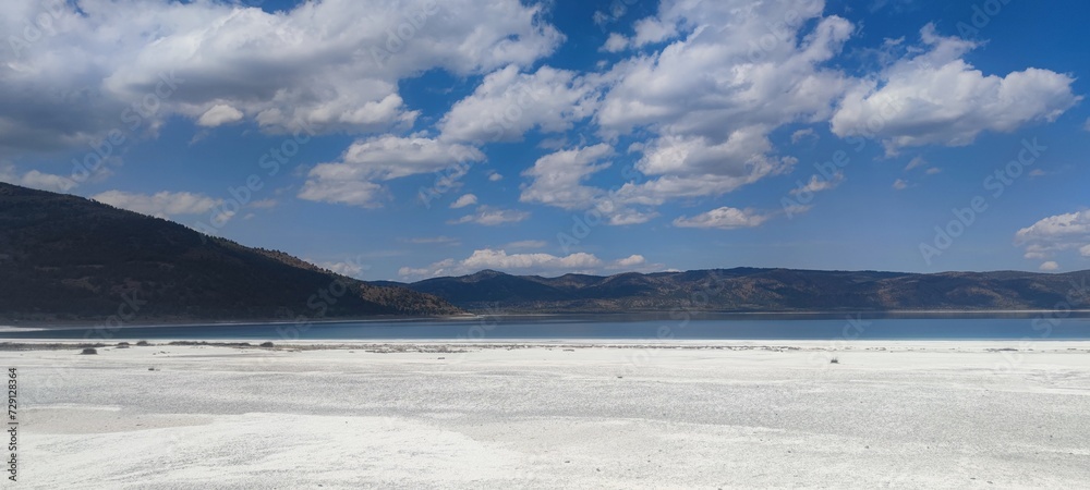 Fototapeta premium Turkey lake white beach