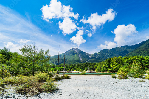夏の上高地　梓川の下流から見た焼岳【長野県・松本市】　
Mt.Yakidake in Nagano's sightseeing spot 