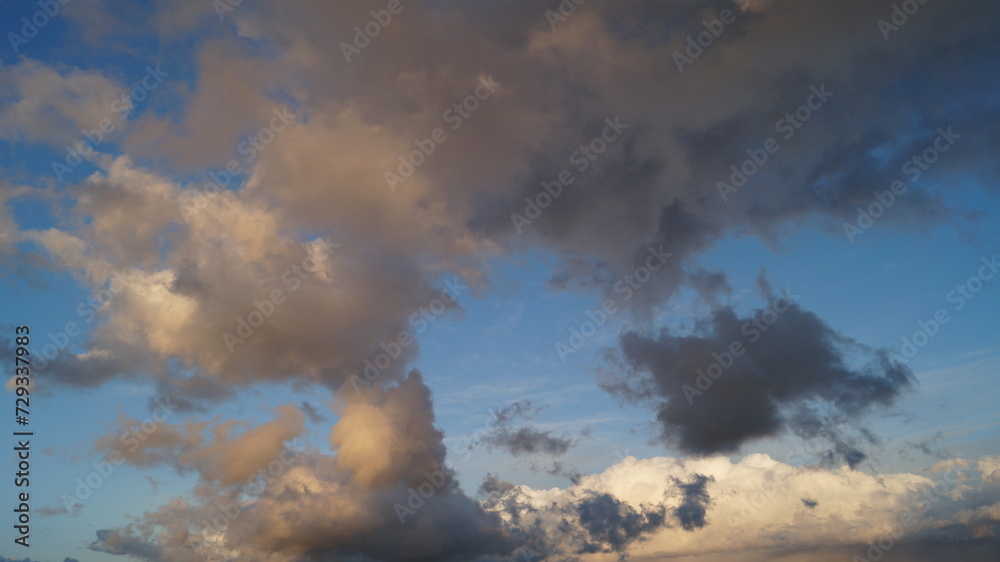 Obraz premium Dramatische Gewitterwolken: Spiel der Naturgewalten