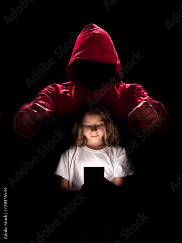 A girl using her cell phone on social networks without being aware of the dangers they can have.