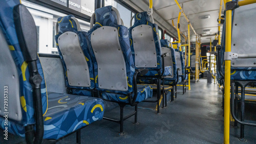 Obraz na plátně Dentro do ônibus sentando no fundo do transporte coletivo