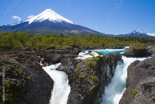 Vulkan Osorno und Saltos de Petrohue  Seengebiet  Chile  S  damerika