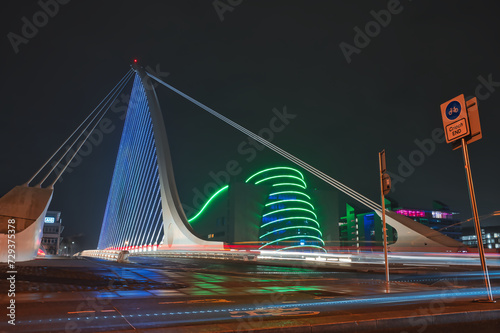 Canvas Print Samuel Beckett bridge at night