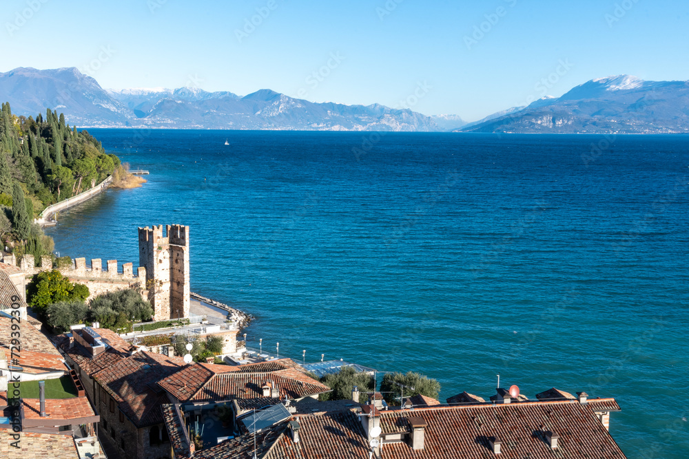 panorama del lago di garda da sirmione