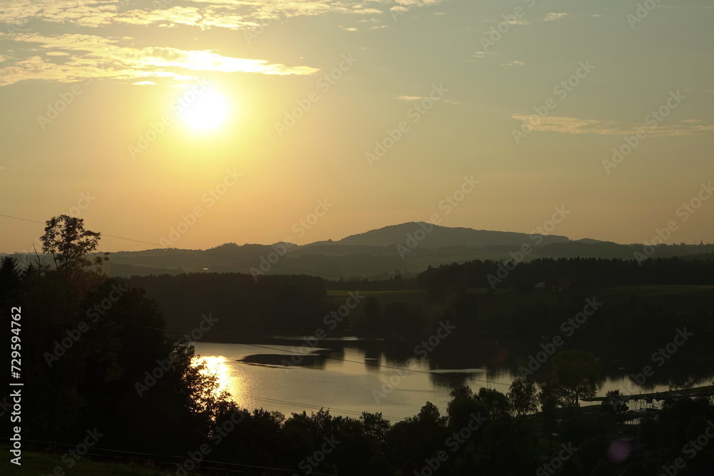 Obraz premium Sonnenuntergang am Wallersee