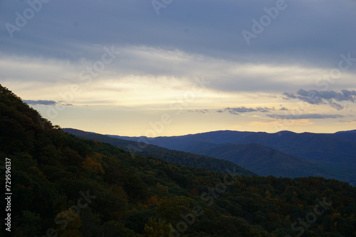 Blue Ridge Mountains und Shenandoah Valley im Sonnenuntergang, Virginia, Vereinigte Staaten von Amerika 