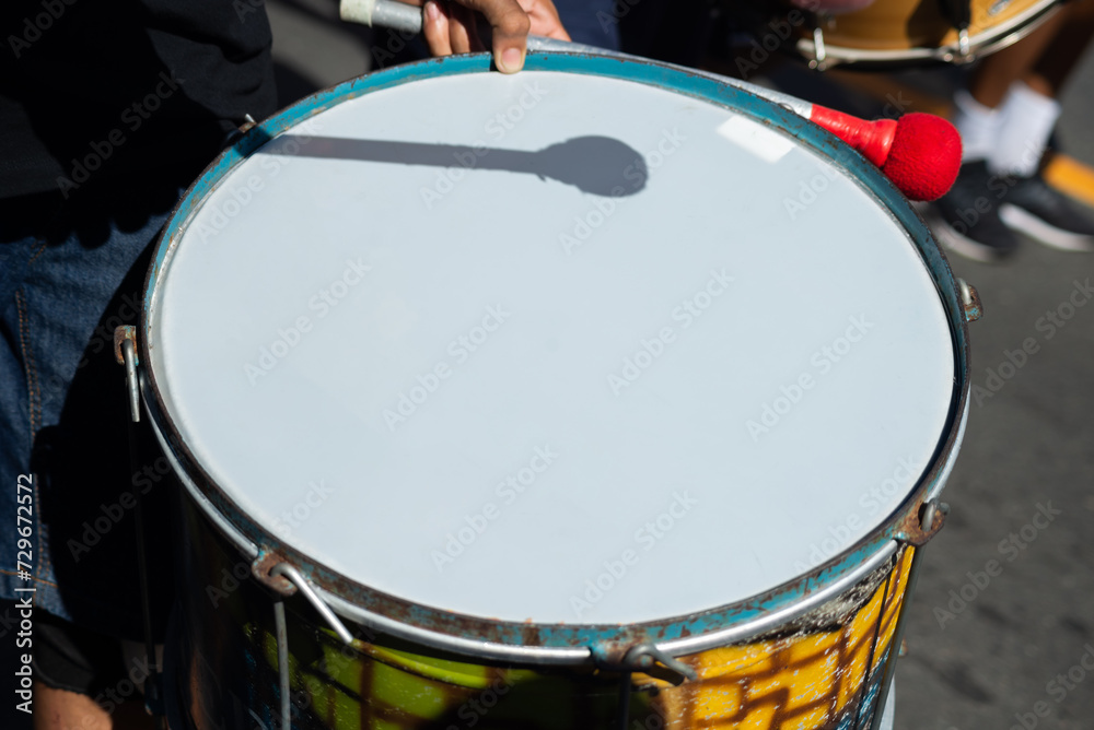 Obraz premium Musicians playing percussion instruments are seen at the Fuzue pre-carnival parade in the city of Salvador, Bahia.