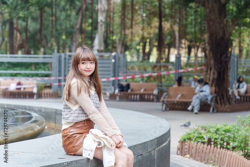 香港の公園で休憩している20代の中国人女性 Chinese woman in her 20s taking a break in a park in Hong Kong photo