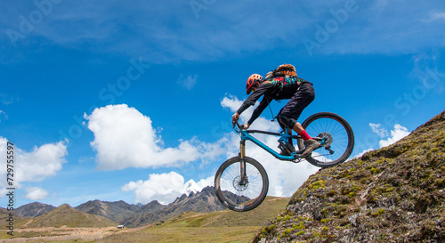 Jumping drop mtb enduro, mountain biking Peru photo
