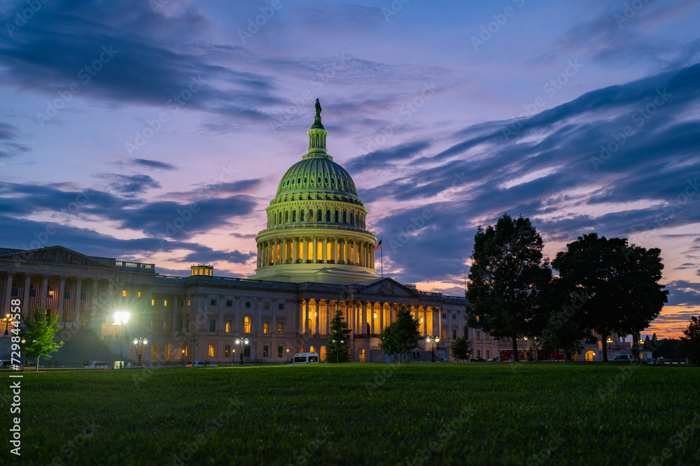 Fototapeta premium Capitol building at sunset, Capitol Hill, Washington DC. American Congress.