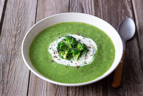 Green broccoli and spinach soup. Healthy eating. Vegetarian food.