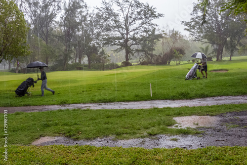 Golf sous la pluie