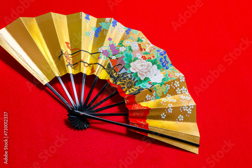日本的伝統工芸品の舞扇、舞踊や装飾品としも非常に美しい。贈り物にも最適。