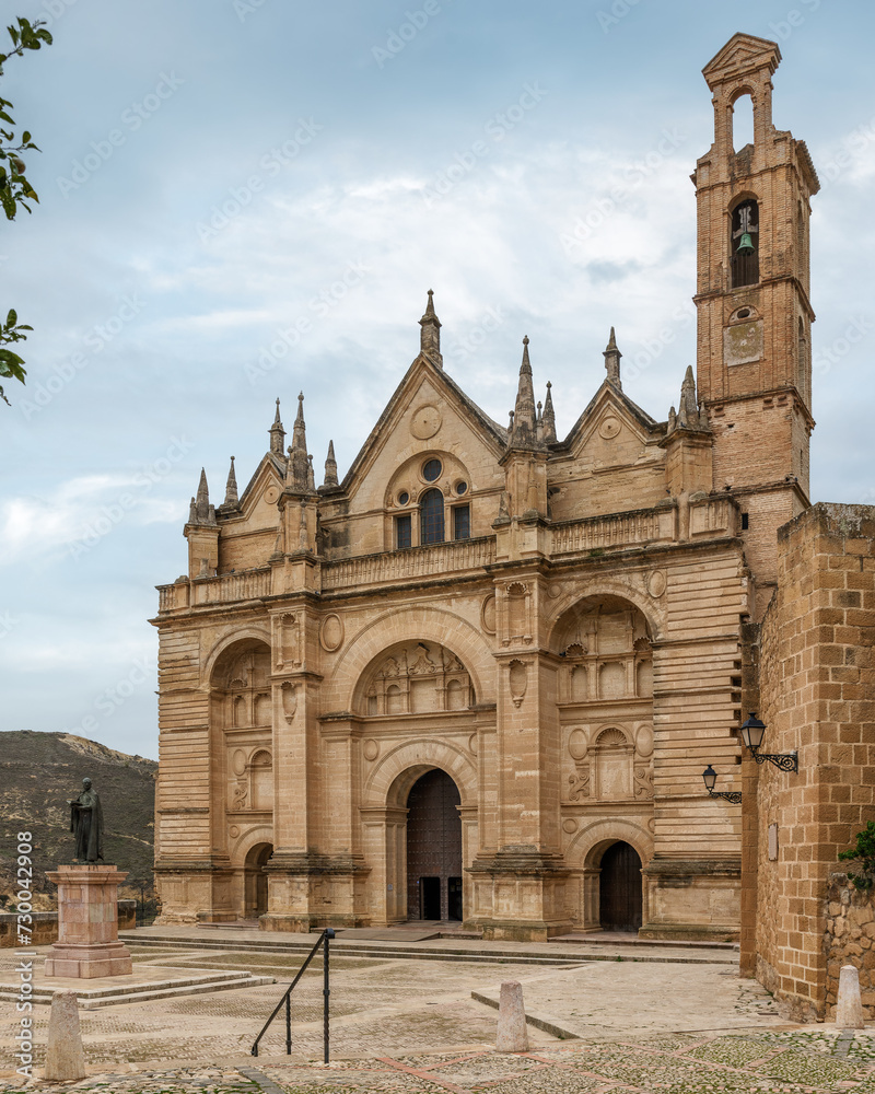 Scenic view of the Royal Collegiate Church of Santa Maria la Mayor.