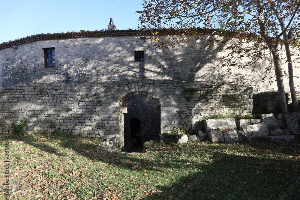 Altilia - Scorcio delle mura di cinta nel Parco Archeologico di Sepino