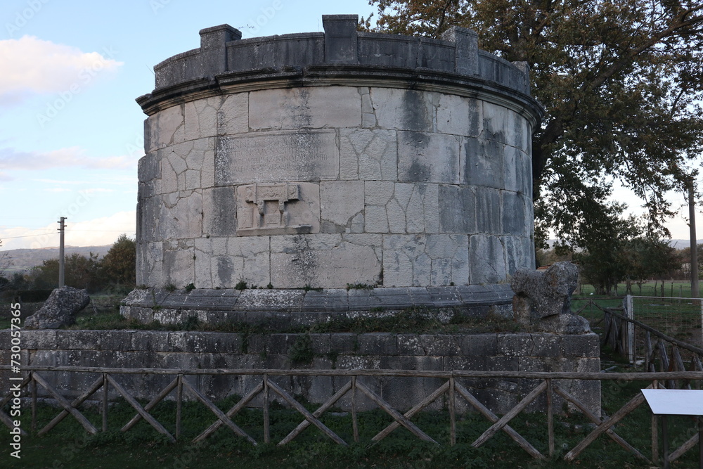 Altilia - Sepolcro di Caius Ennius Marsus al Parco Archeologico di Sepino