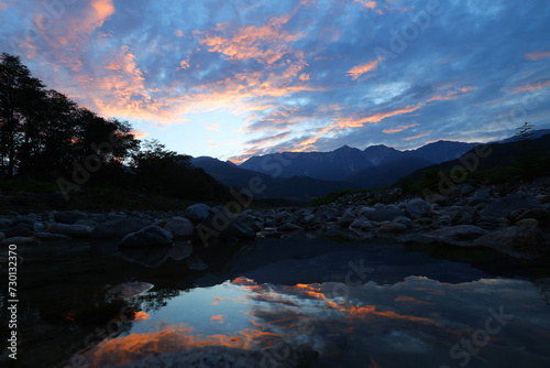 山と湖