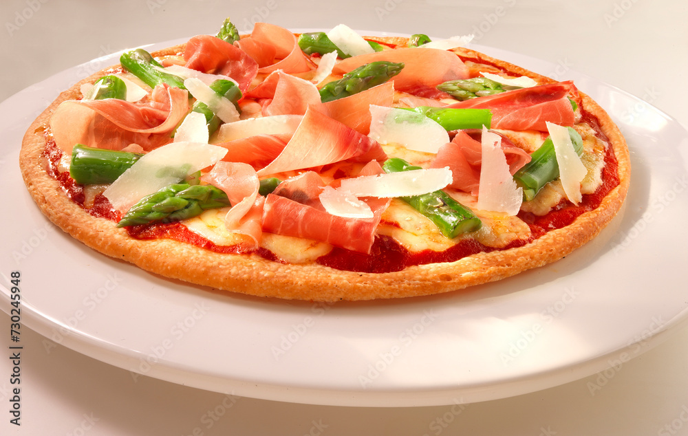 Pizza, grüner Spargel, Schinken, Parmaschinken, Parmesan, Italien, Käse, Pizza, grüner Spargel, Schinken, Parmaschinken, Parmesan, Italien, Käse,