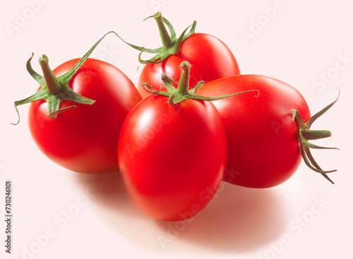 Tomaten ganz neu, Italien, Tomaten, Dosentomaten, isoliert, © Kossmann / Plutat