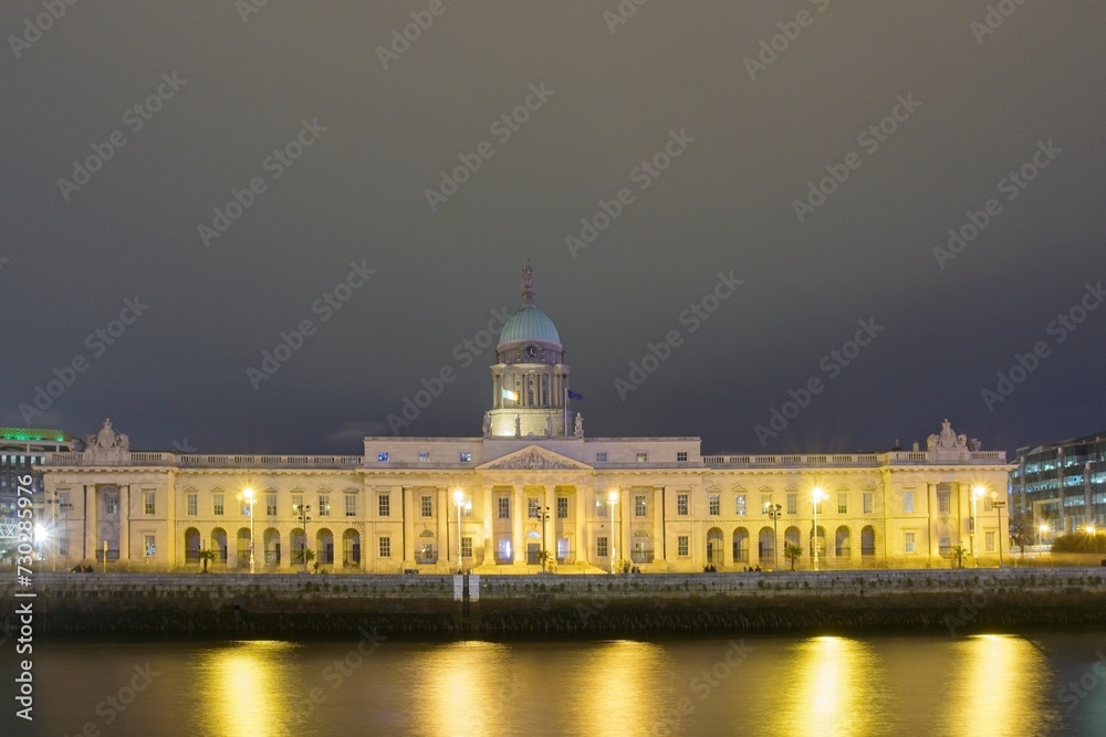 Night view of The Custom House in Dublin, Ireland
