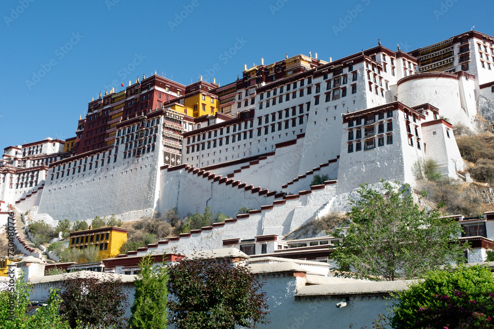 Φωτογραφία Once home to the Dalai Lama, Potala Palace is a popular tourist attraction in Lh