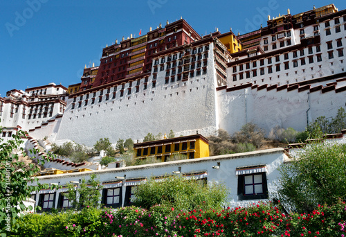 Obraz na płótnie Once home to the Dalai Lama, Potala Palace is a popular tourist
