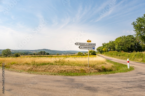 Panneaux indicateurs au bord d'une route départementale (France) photo