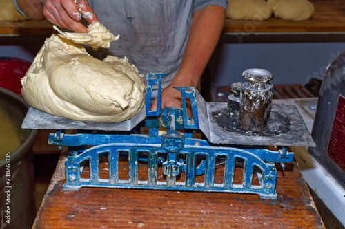 Obraz na płótnie Workers at bakery during night shift. w salonie