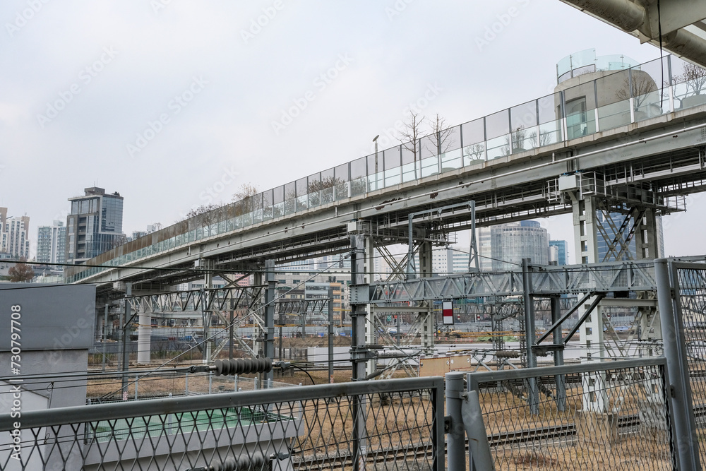 ソウル駅の上を跨ぐ歩行者専用の歩道橋
