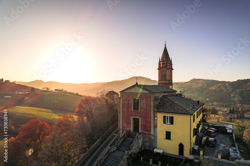 chiesa con tramonto photo