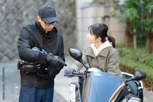 バイク好きの男女