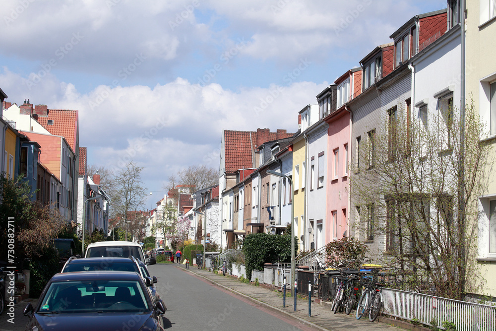 Wohngebäude im Frühling, Reihenhäuser, Mehrfamilienhäuser, Bremen, Deutschland