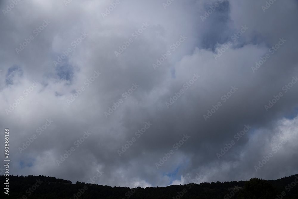 Cielo oscuro muy nublado horizontal 2 Cielo oscuro muy nublado horizontal 2