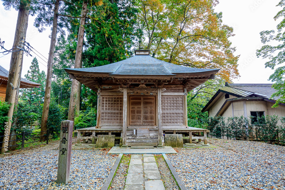 初秋の中尊寺 観音堂 岩手県平泉町 Chusonji Temple in early autumn. Iwate Pref, Hiraizumi town. 初秋の中尊寺 観音堂 岩手県平泉町 Chusonji Temple in early autumn. Iwate Pref, Hiraizumi town.