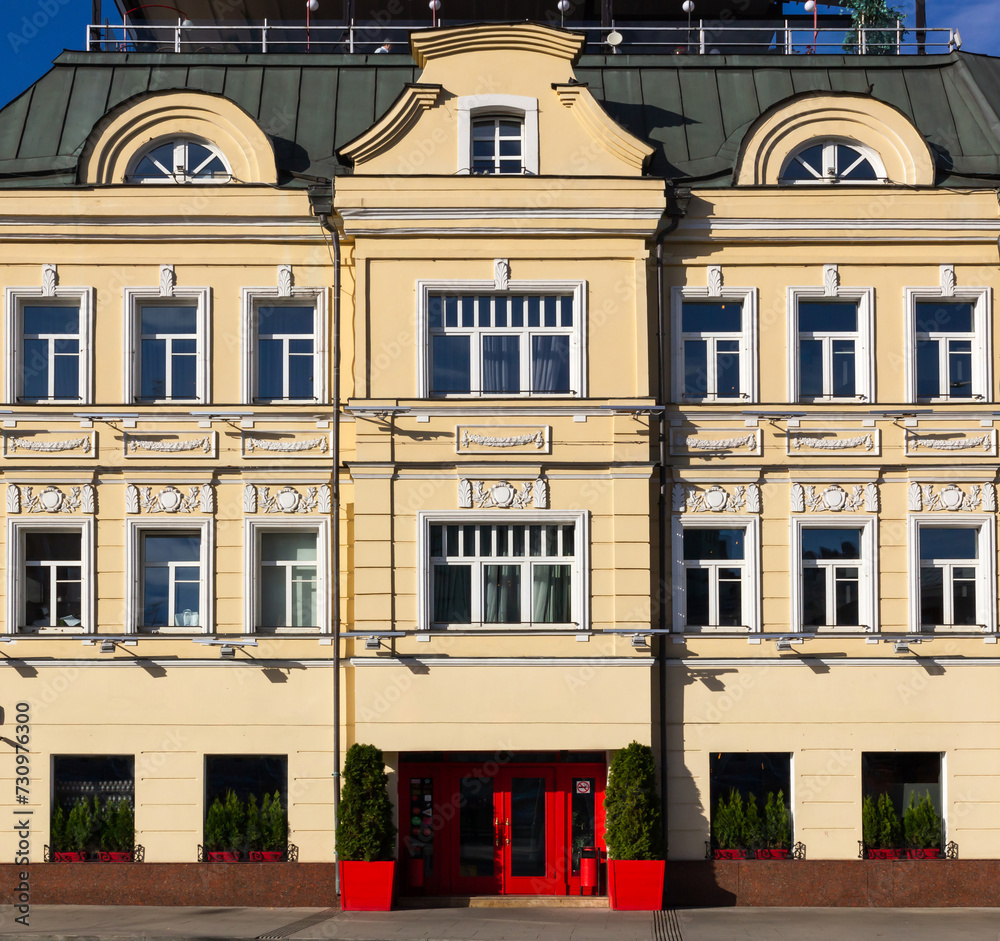 Fototapeta premium facade of a building