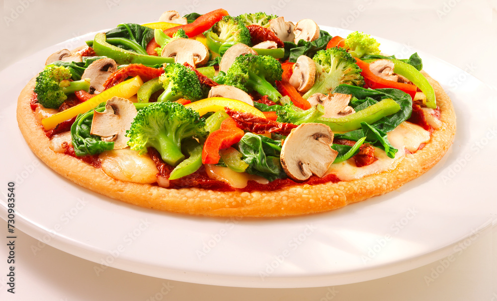 Grüner Garten Pizza, Gemüsepizza, Pizza, Pilze, Italien, isoliert, Grüner Garten Pizza, Gemüsepizza, Pizza, Pilze, Italien, isoliert,