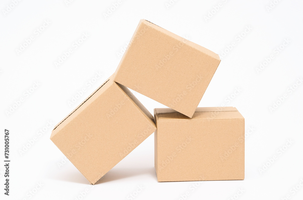 Obraz premium Cardboard boxes without inscriptions for sending, parcels, moving, gift