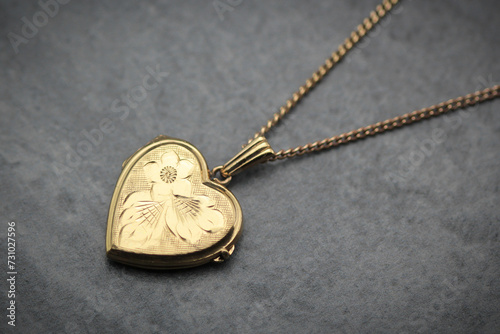 Vintage 14Ct Rolled Gold 1970s Hand Engraved Floral Heart Charm Locket Pendant Necklace, 18Ct Yellow Gold Plated 18